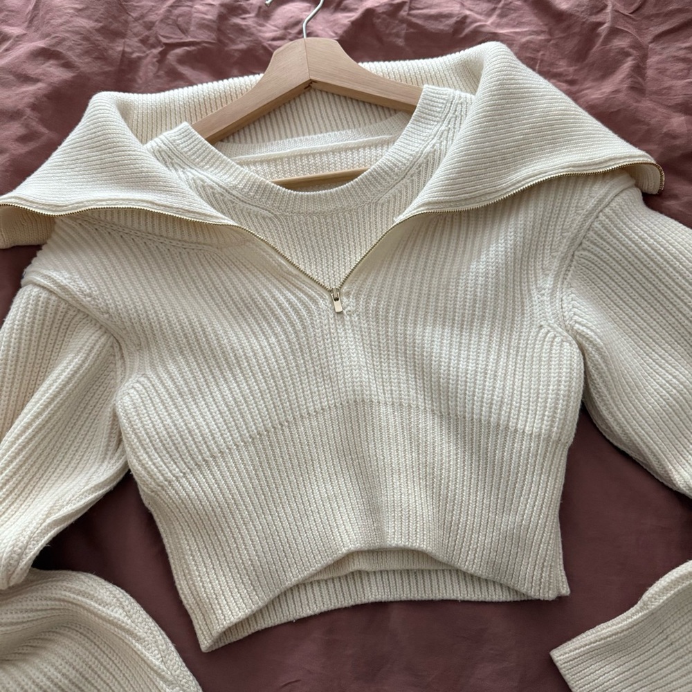 Jacquemus Cream Cropped Wool Sweater